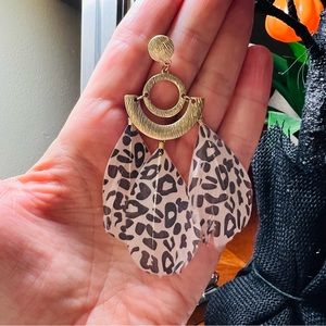 Leopard Print Feather Earrings Gold Tone Metal